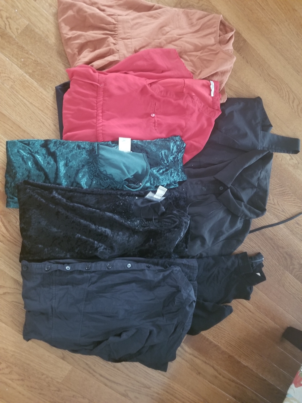Assorted Women's Dresses Bundle M-L (8 PIECES)